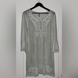 Monoreno Floral Embroided Tunic Top Women L Classic Sophisticate Vacation Travel
